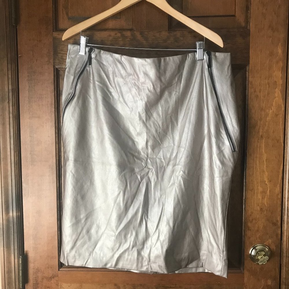 G.I.L.I. Gold Faux Leather Pencil Skirt w/Zippers 18WP